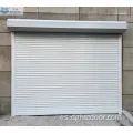 Puerta moderna de garaje con obturador de aluminio